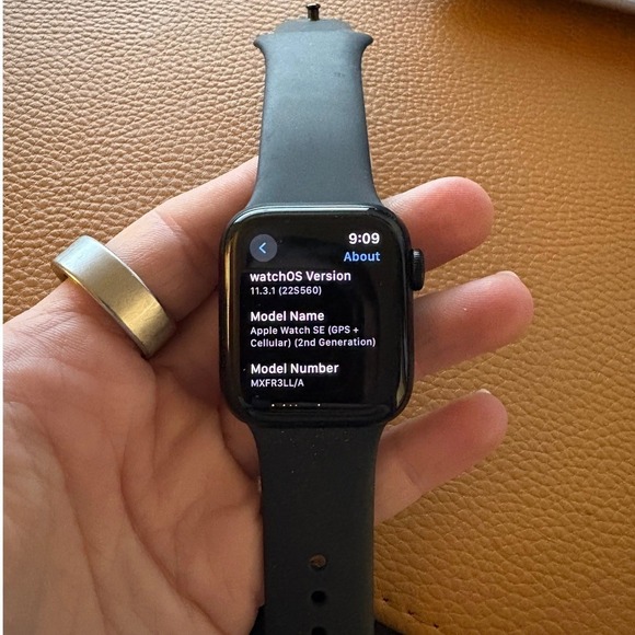 Apple Watch SE 2nd gen 40mm GPS + Cellular Midnight Aluminum Midnight S/M - 32GB - Picture 5 of 5